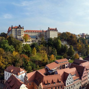 Blick von der Kirche auf die Praxisräume